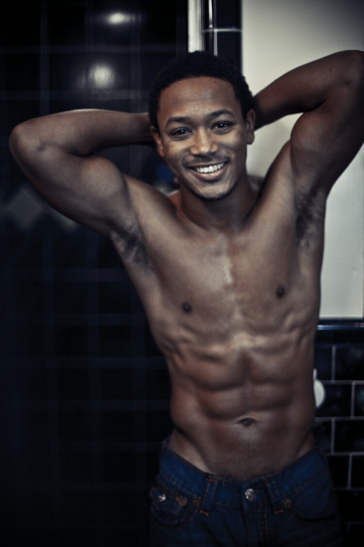 Shirtless Rappers - Naked Black Male Celebs.