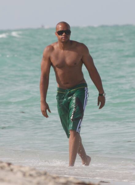 Shirtless Donald Faison from Scrubs - Naked Black Male Celebs
